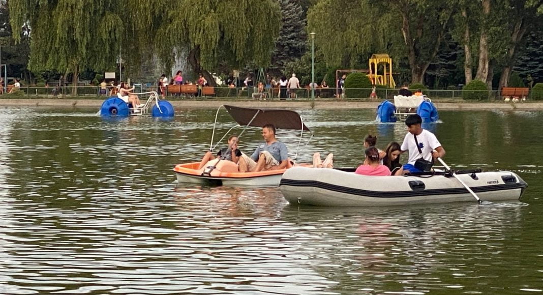 Lacul din parcul Sălii Sporturilor Ploiești
