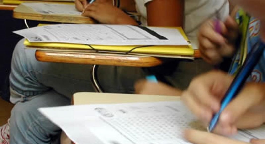 elevi la examen
