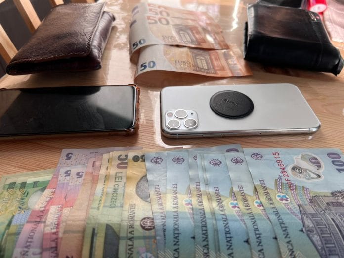 bani-portofel-ilustratie bani portofel ilustratie