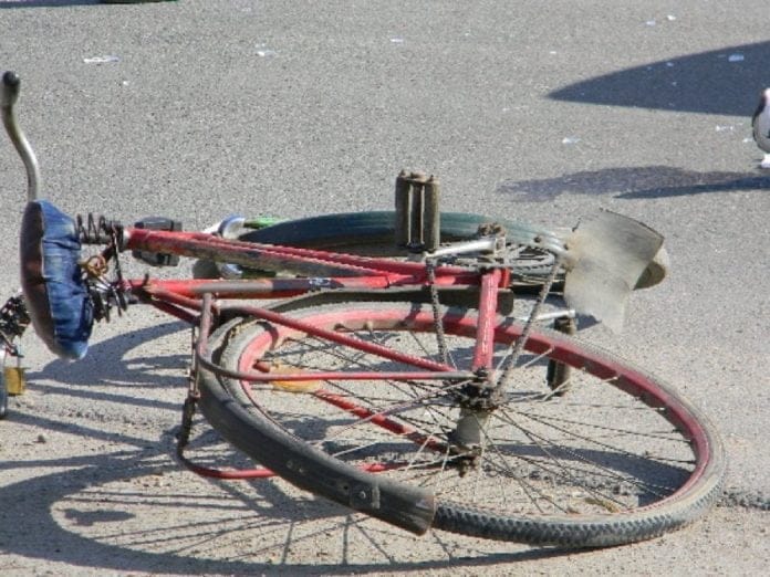 Biciclist accidentat pe DJ102D