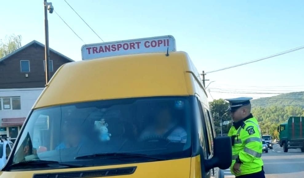 microbuz transport elevi politie