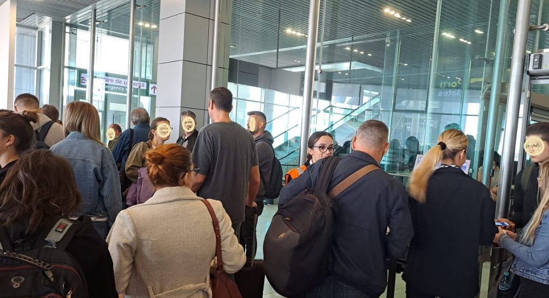 aglomeratie poarta de imbarcare otopeni