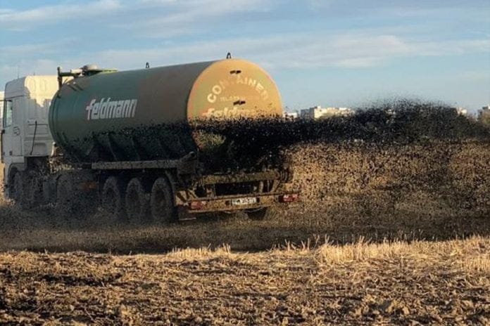 fertilizare teren agricol ingrasamant lichid