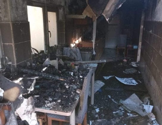 casa distrusa incendiu