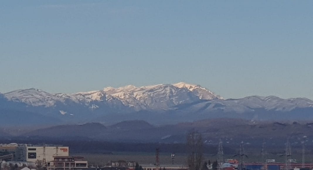 Muntii Bucegi vazuti din Ploiesti