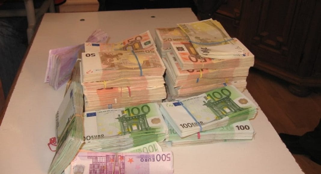 bani euro teancuri