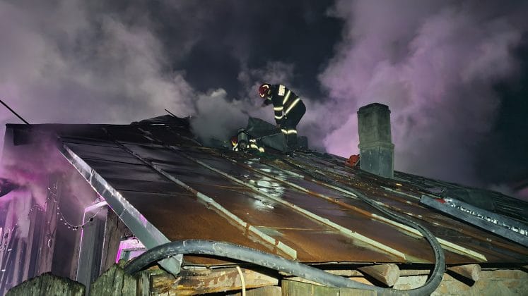 incendiu casa noaptea