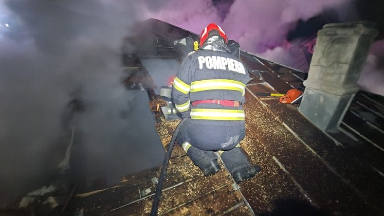 incendiu casa noaptea