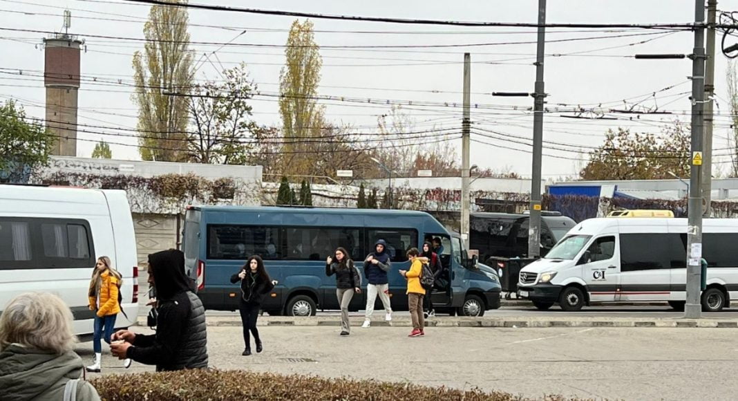 elevi navetisti autogara