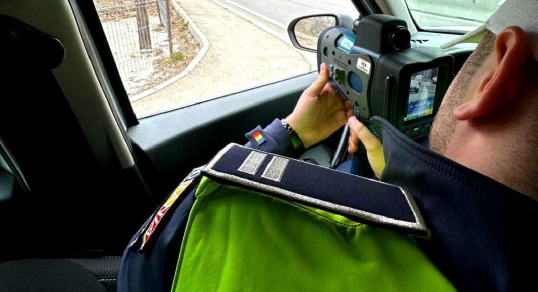 politist aparat radar
