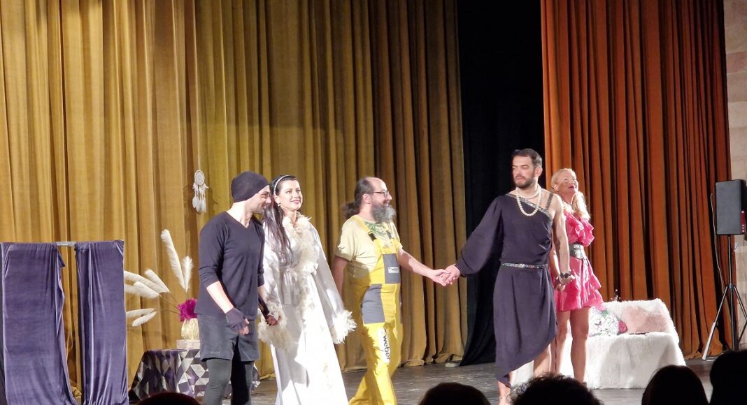 actori teatrul rosu