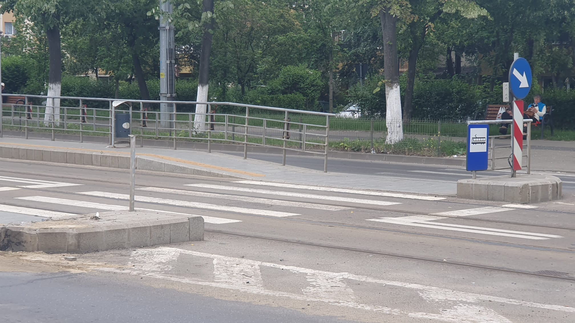 statie de tramvai distrusa