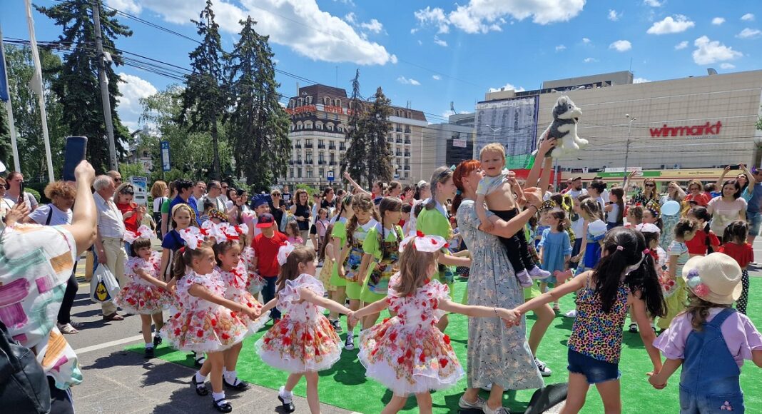 copii scoala populara de arta ploiesti