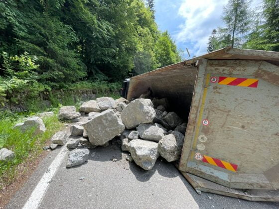 camion rasturnat dn71 sinaia