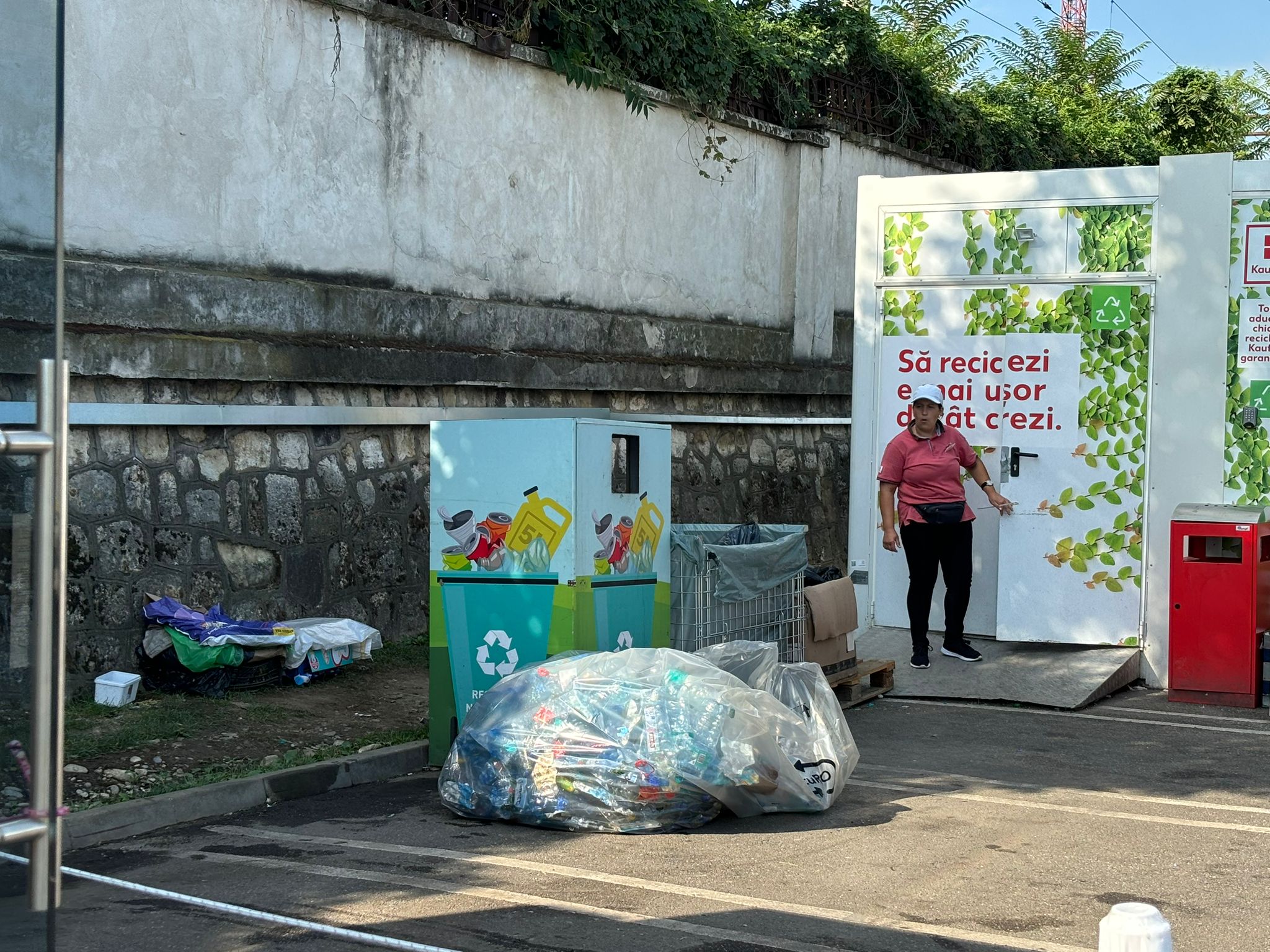 Am vrut să-mi recuperez banii pe ambalaje de la Carrefour, Lidl, Mega Image și Kaufland. Surpriza de la Supermarket La Cocoș