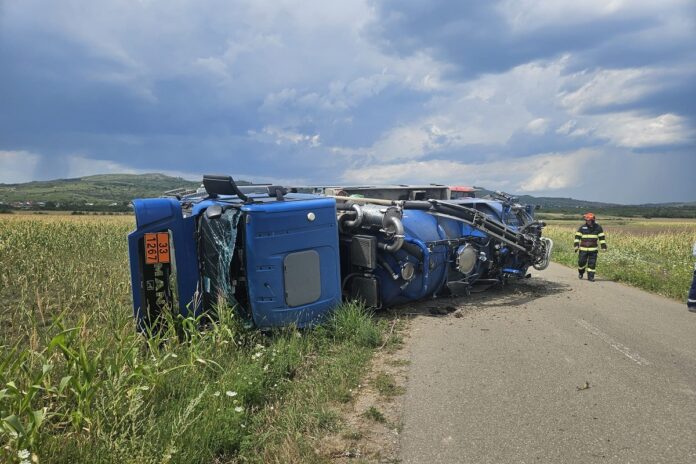 cisterna petrol rasturnata