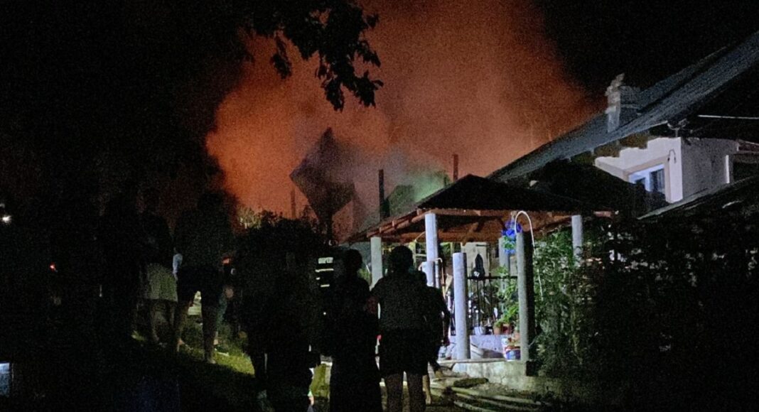 incendiu noaptea casa