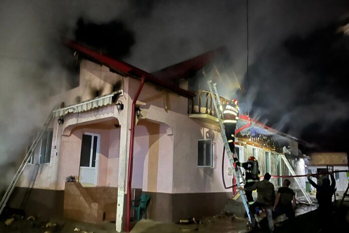 incendiu casa noaptea pompieri