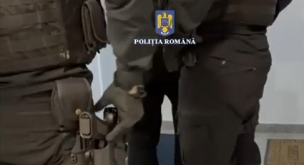 perchezitii mascati usa