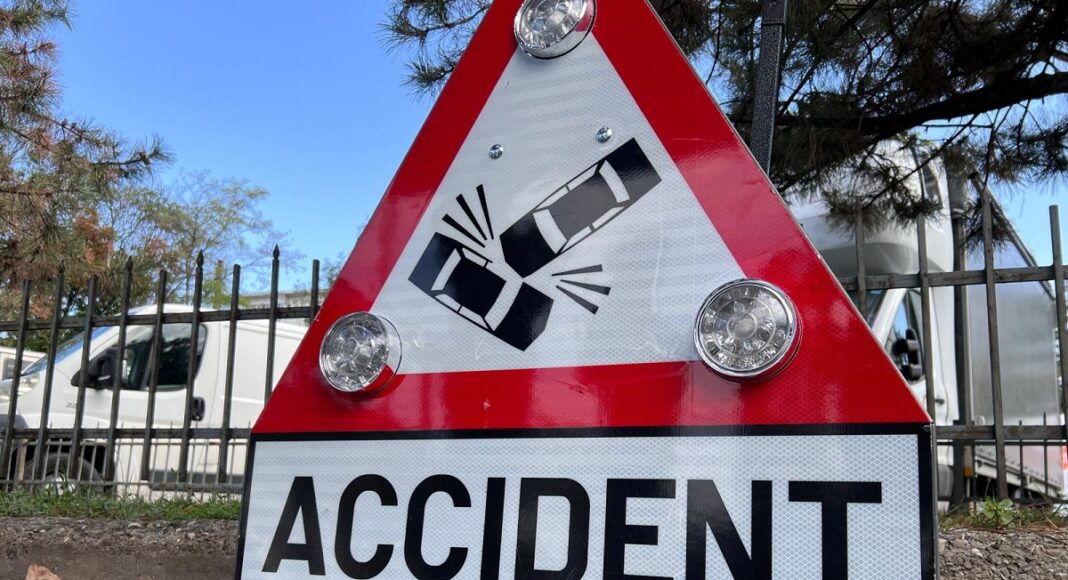 semn accident poza noua