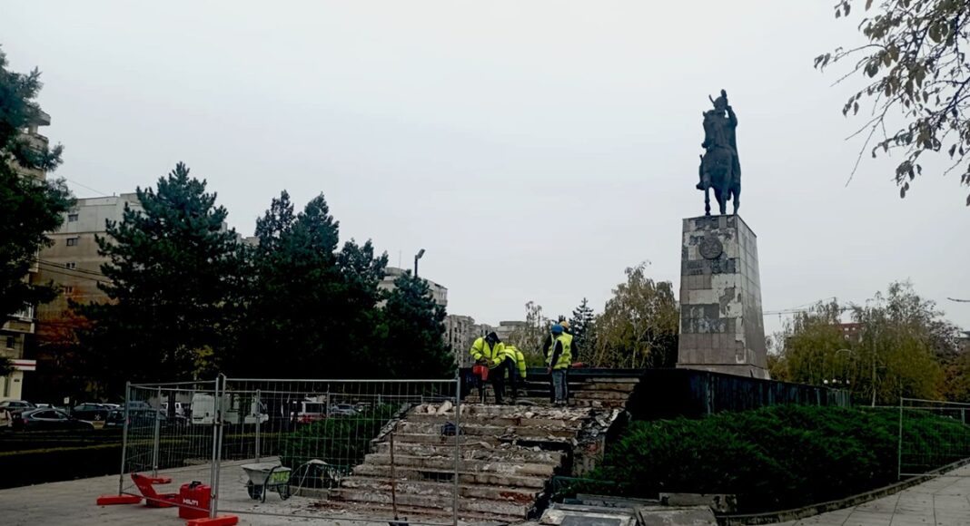 reparatii Statuie Mihai Viteazul