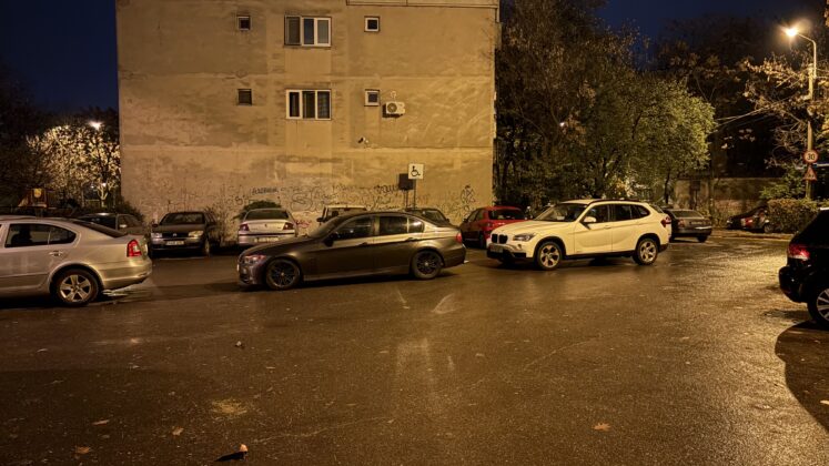 masini parcate intersectie ploiesti