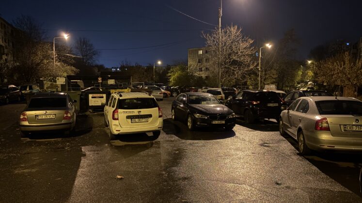 masini parcate intersectie ploiesti