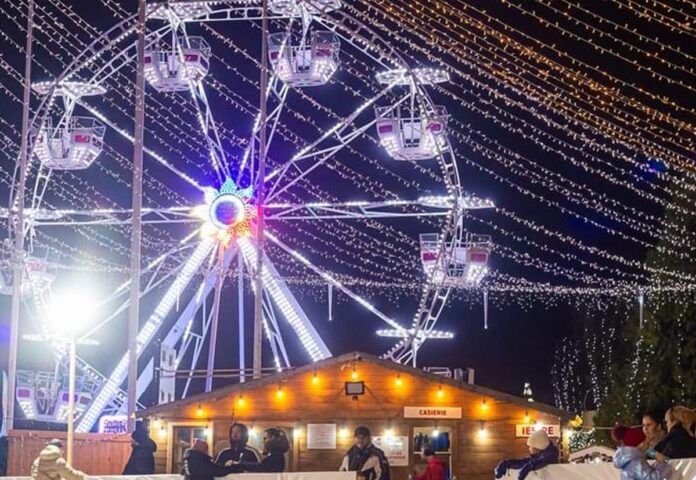 roata panoramica noaptea