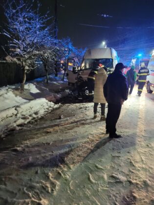 accident microbuz aricesti