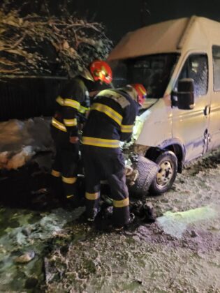 accident microbuz aricesti