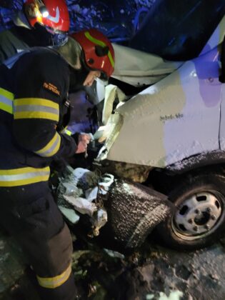 accident microbuz aricesti