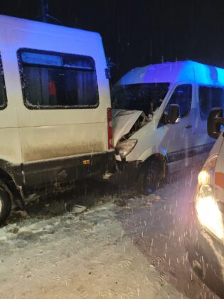 accident microbuz aricesti