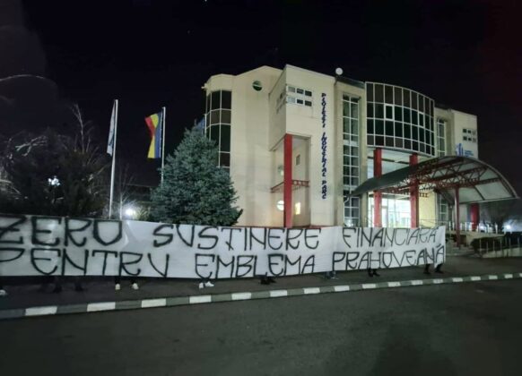 protest maniacs 2001