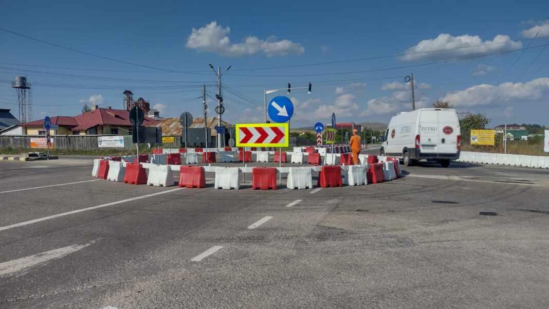 De ce nu trebuie să semnalizezi stânga la intrarea în sensul giratoriu. Explicațiile Poliției pentru șoferi