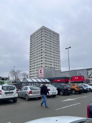 kaufland vest ploiesti si bloc adama