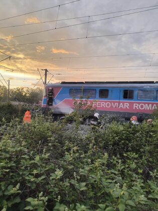locomotiva tren flacari