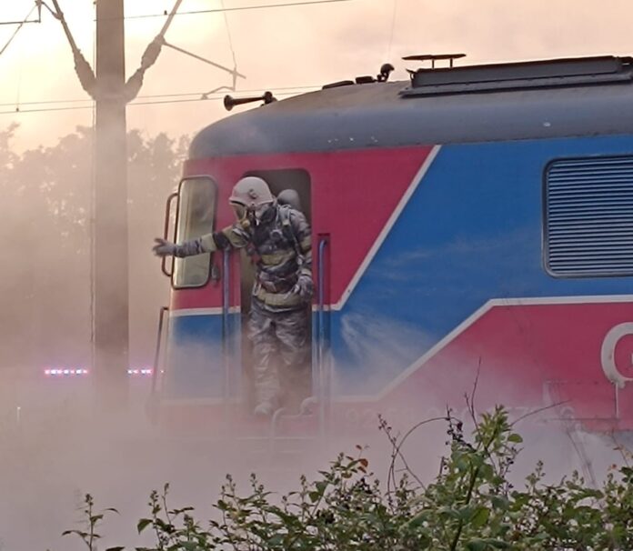 locomotiva tren flacari