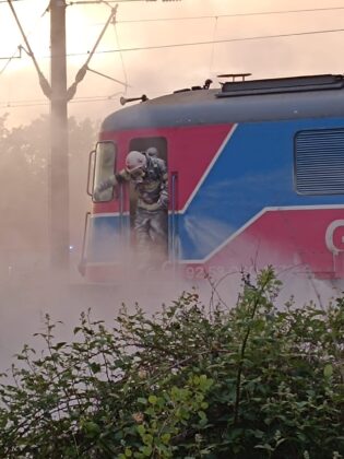locomotiva tren flacari