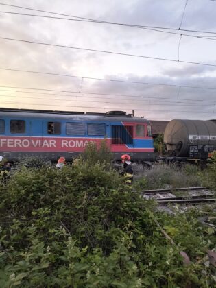 locomotiva tren flacari