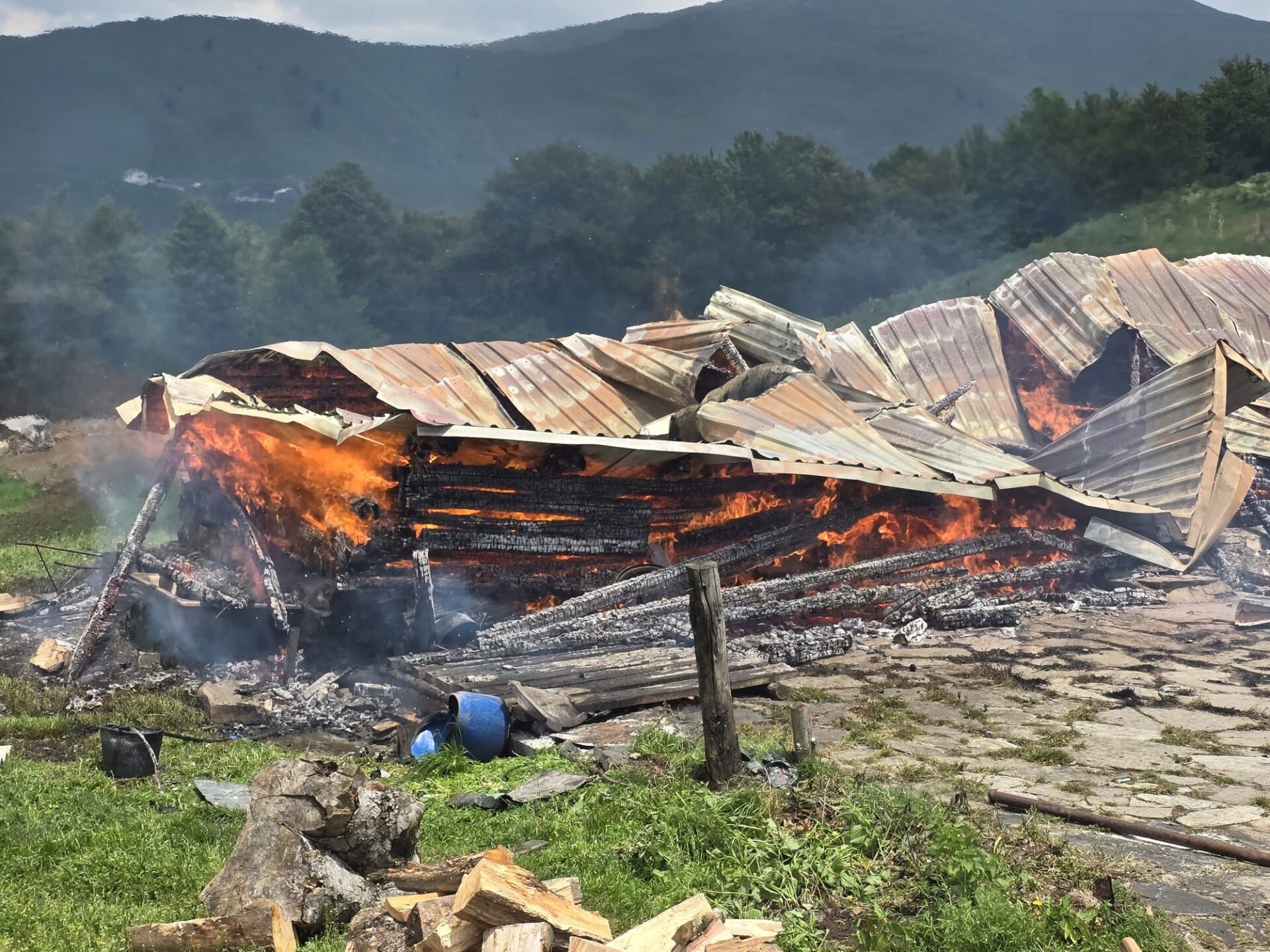 incendiu stana busteni