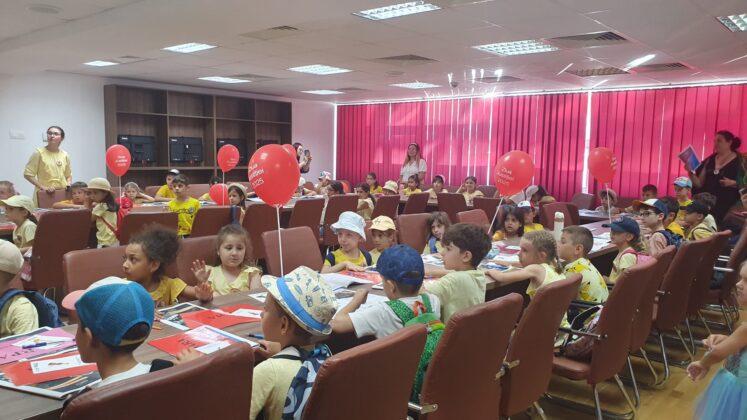 expoziție pictura elevi