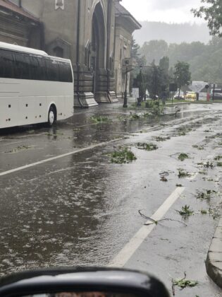 strazi inundate in Sinaia