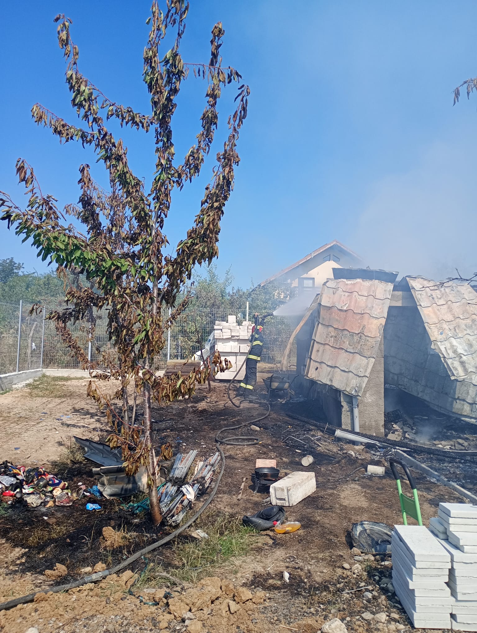 Incediu panouri fotovoltaice în Păulești