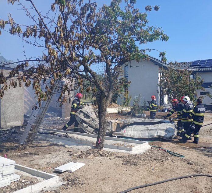 Incendiu panouri fotovoltaice