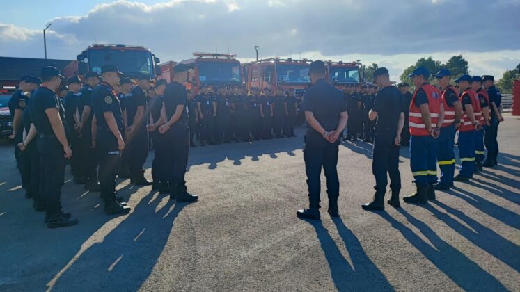 Pompierii participă la acțiuni de stingere a incendiilor
