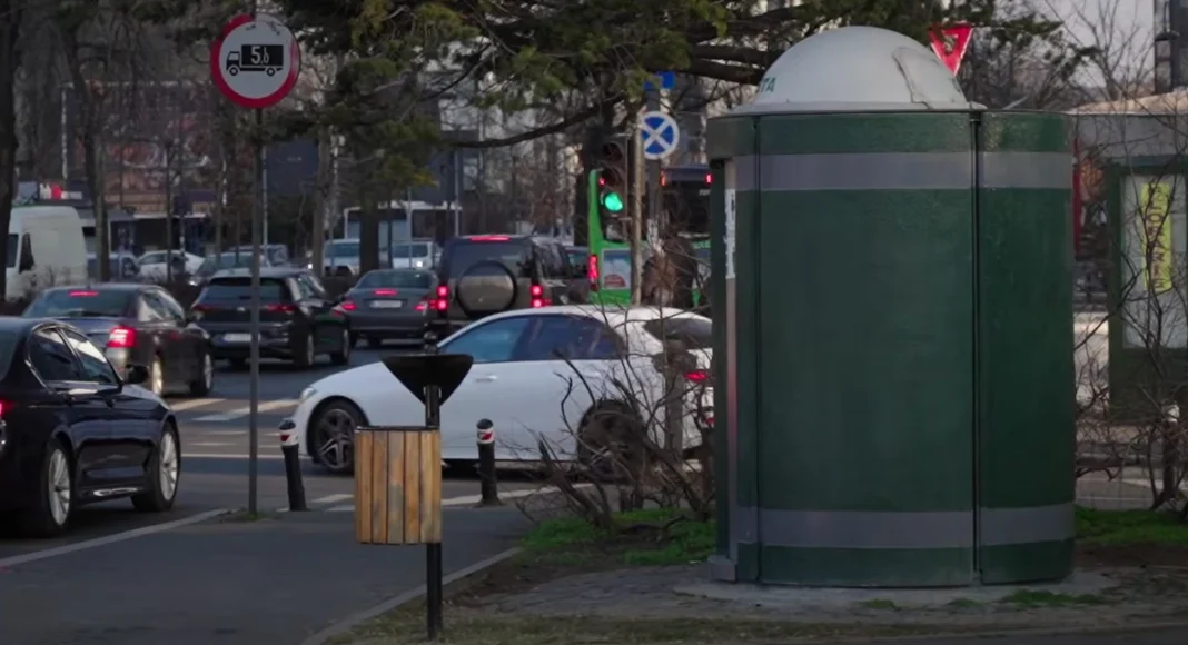 firma fantoma cu sediul in wc public