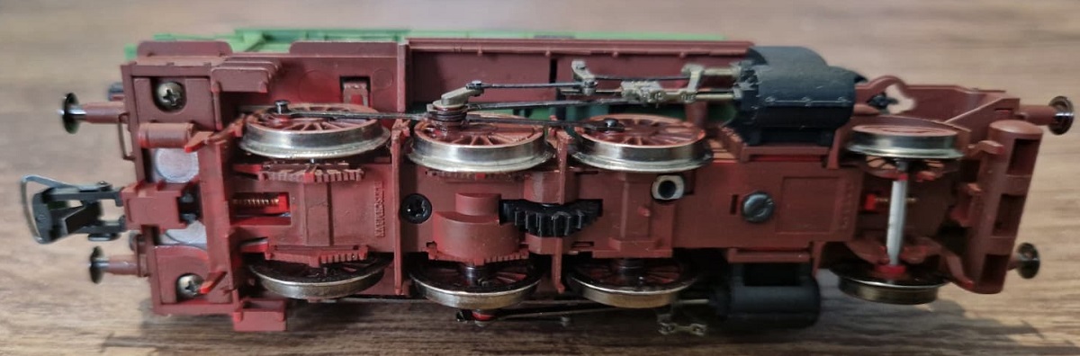 locomotiva miniatura rasturnata