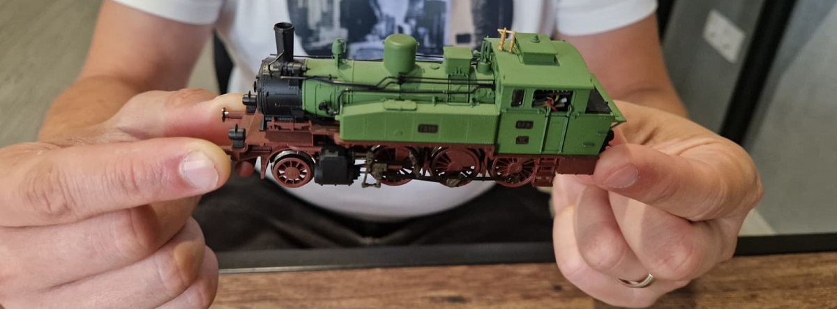 locomotiva miniatura tinuta