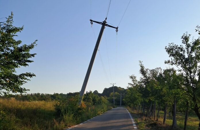 stâlp curent electric