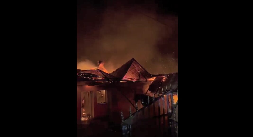 Incendiu puternic la o casa din comuna Tataru